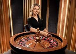 জেম সেভিয়র গেমের বীর চরিত্র রত্নপাথর রক্ষা করছে